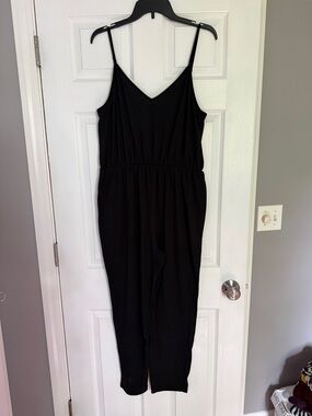 SHEIN Black Sleeveless V-Neck Jumpsuit